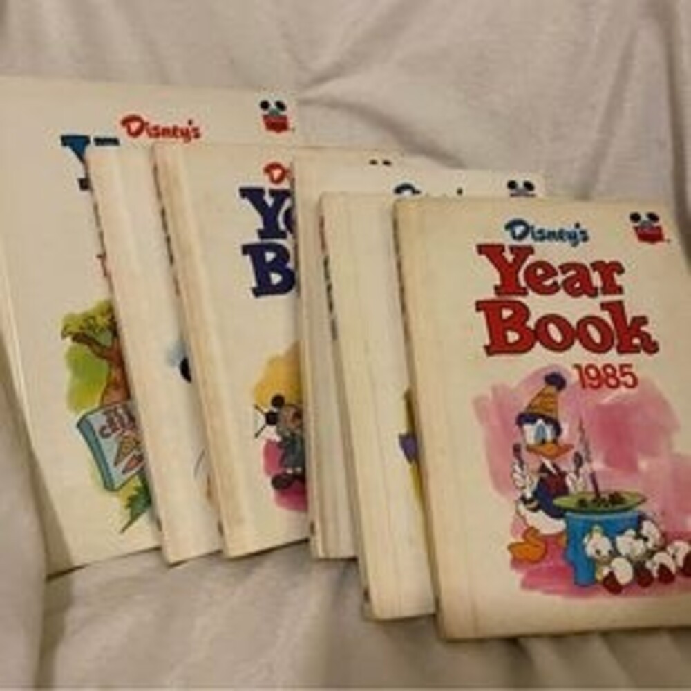 Disney Yearbooks - 6 Hardcover Books [Book 011]